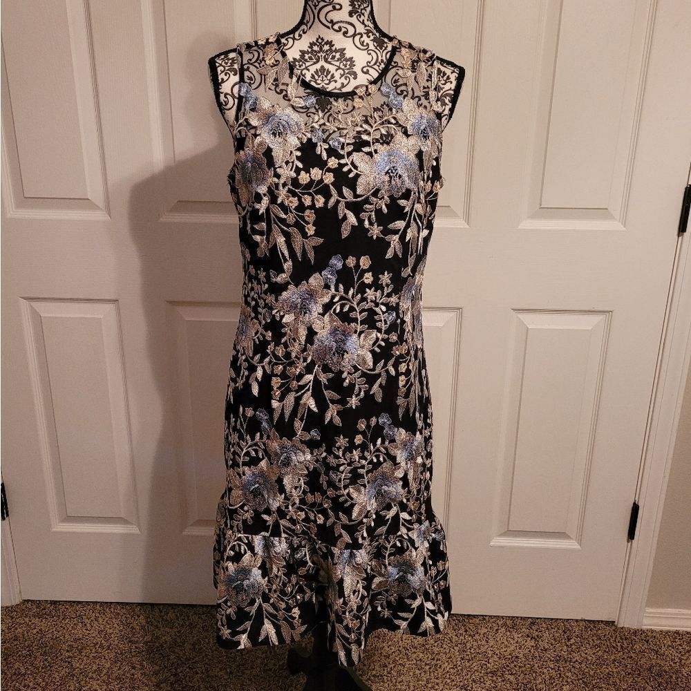 WHITE HOUSE BLACK MARKET Embroidered Lace Sheath Dress‎